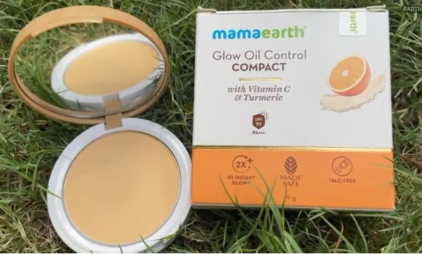 Mama Earth Glow Oil Control Compact